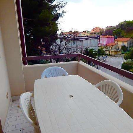 N14 Trilocale Con Terrazzo Апартаменты *